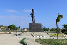 Patung Soekarno di PLBN Motamasin Jadi Obyek Swafoto Warga NTT