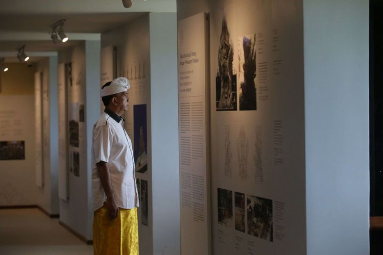 Sejumlah galeri perjalanan pembangunan Patung Garuda Wisnu Kencana (GWK) dipamerkan di sejumlah lantai yang ada di dalam tubuh Patung GWK di GWK Cultural Park, Kuta Selatan, Bali, Minggu (23/09/2018). Terdapat 30 lantai yang ada di dalam tubuh Patung GWK, bagi pengunjung yang ingin berwisata ke dalam tubuh Patung GWK ini untuk sementara belum dibuka untuk umum.