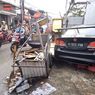 Honda Civic Hilang Kendali lalu Tabrak Gerobak Dagangan Makanan, 5 Orang Jadi Korban
