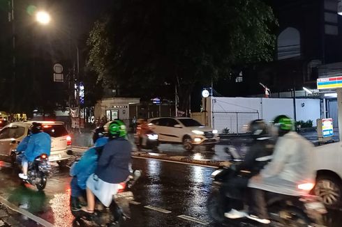 Sempat Dialihkan Imbas Kebakaran Sejumlah Toko Mebel, Jalan Dr Saharjo Kembali Dibuka