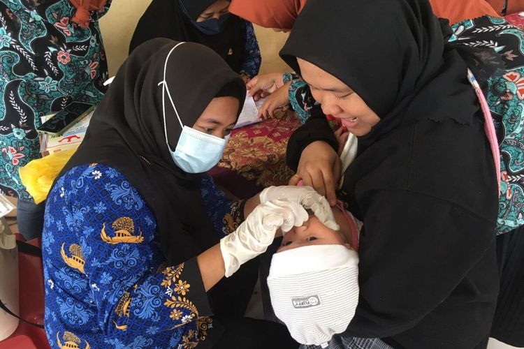 Vaksin polio penting untuk mencegah terserang virus polio.