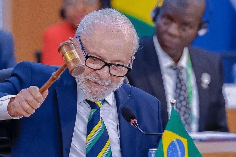 [HOAKS] Presiden Brasil Dorong Neymar untuk Tidak Pensiun dari Timnas 