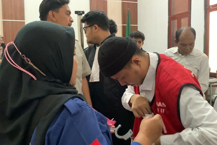 Pakai Ambulans Labolatorium, Analis Kesehatan Curi Kursi Pedestrian Milik Pemkot Surabaya
