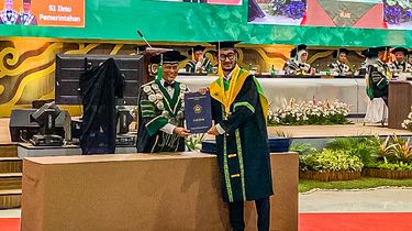 Lulus S1 Unjani, Bupati Bandung Barat: Di Kantor pun Saya Sambil Kuliah