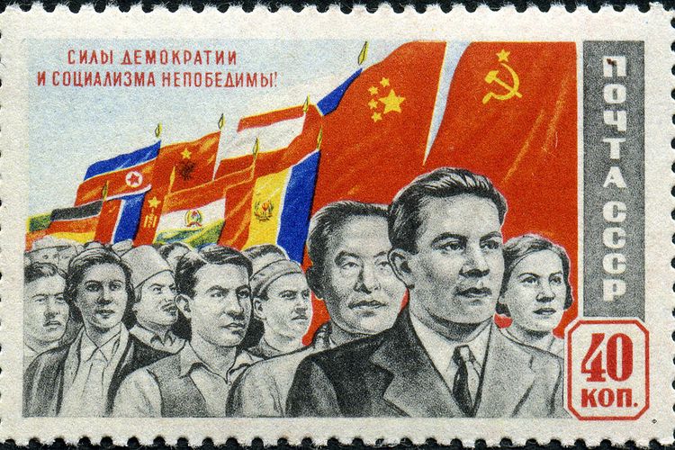 Prangko Soviet tahun 1950, yang menggambarkan bendera dan masyarakat negara-negara komunis Blok Timur pada masa Perang Dingin. 