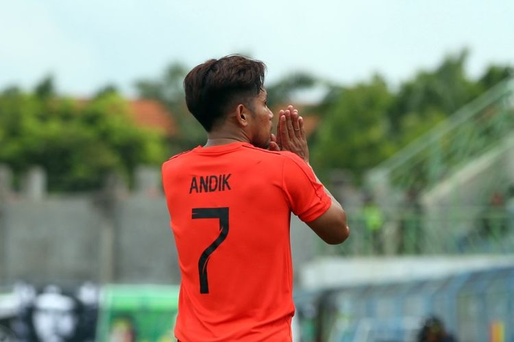 Andik Vermansah berseragam Bhayangkara FC melawan Persebaya Surabaya dalam pentas Piala Gubernur Jatim 2020, Rabu (13/2/2020) di Stadion Bangkalan, Madura.