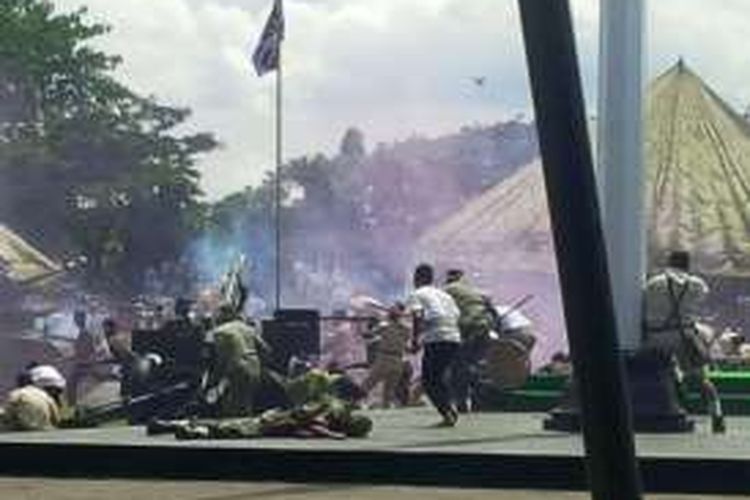  Drama kolosal pertempuran antara TKR dengan tentara sekutu   pada 15 Desember 1945 yang dikenal dengan peristiwa Palagan   Ambarawa dipentaskan dalam peringatan Hari Juang Kartika 2016 di   lapangan Pangsar Jenderal Sudirman, Ambarawa, Kabupaten Semarang,   Kamis (15/12/2016). 