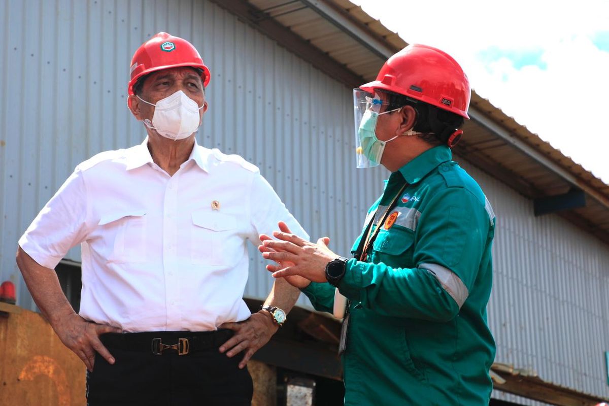 Menteri Koordinator Bidang Kemaritiman dan Investasi (Menko Marves) Luhut Binsar Pandjaitan di sela meresmikan smelter nikel di Pulau Obi, Halmahera Selatan, Maluku Utara.