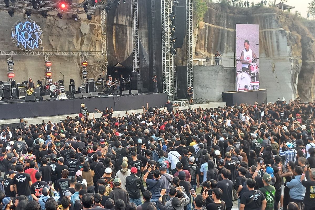 suasana SID saat manggung di Jogjarockarta, Sabtu (24/9/2022)