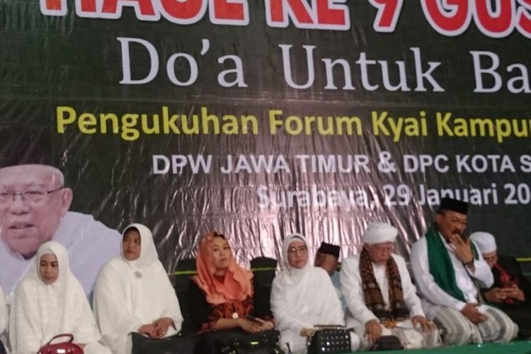 Yenni Wahid (tengah) di acara pelantikan Forum Kiai Kampung Nusantara Jatim di Surabaya, Selasa (29/1/2019) malam