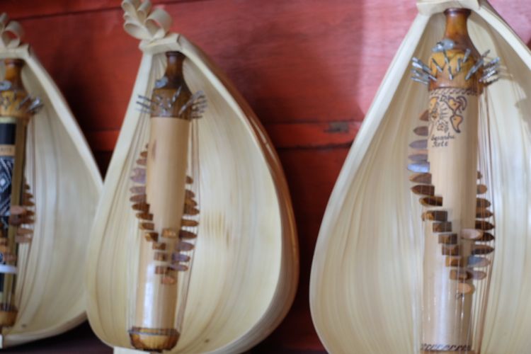 Alat musik khas Rote, Nusa Tenggara Timur, sasando.
