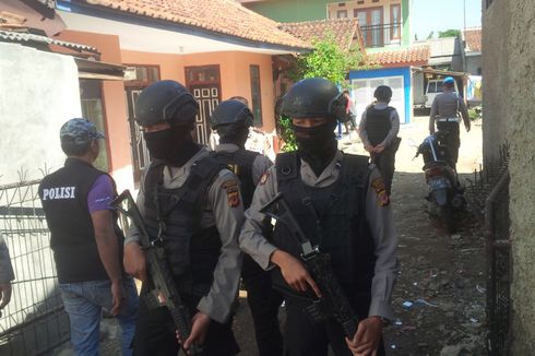 Digeledah, Rumah Terduga Pelaku Bom Kampung Melayu di Bandung