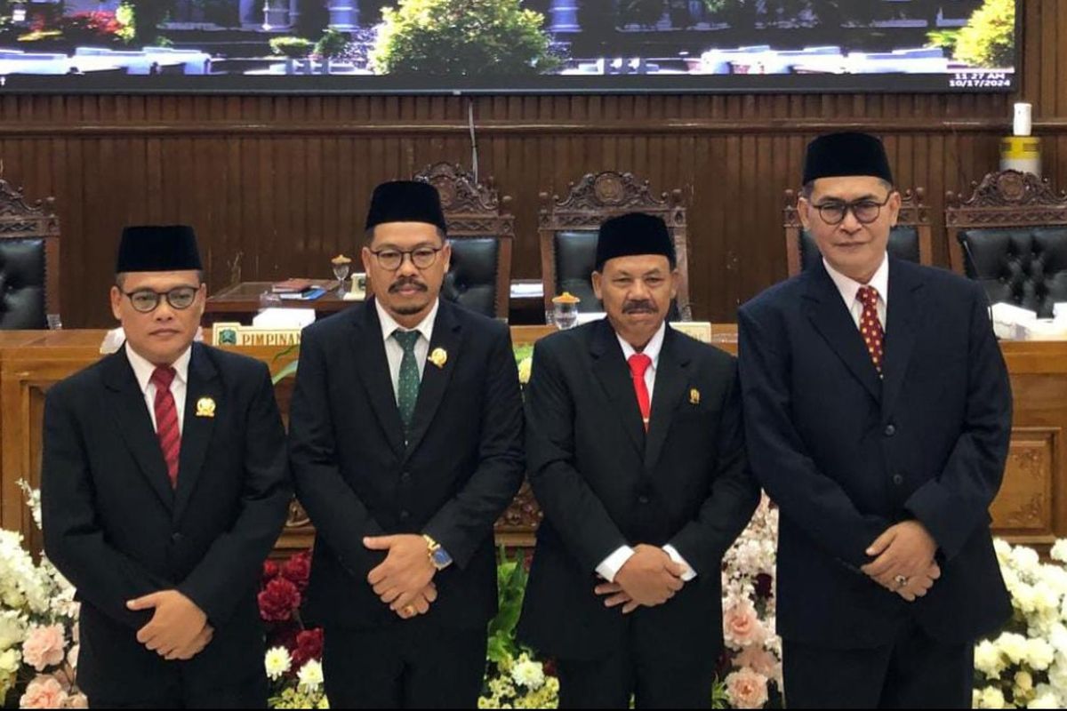 DPRD Kabupaten Magetan resmi melantik 4 unsur Pimpinan DPRD Kabupaten Magetan Periode 2024-2029 l. Molornya pengesahan unsur pimpinan DPRD Kabupaten Magetan karena rekomendasi PDI P yang terlambat diserahkan terhadap Suyatno selaku wakil ketua DPRD Magetan.