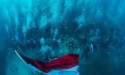 Ketika Merah Putih Berkibar di Dasar Laut Pulau Biak, Momentum untuk Mengingat Sejarah Penting Indonesia