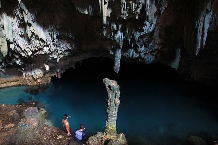 Sebuah kolam yang berupa aliran air di Gua Rangko, Desa Rangko, Kecamatan Boleng, Manggarai Barat, Nusa Tenggara Barat.