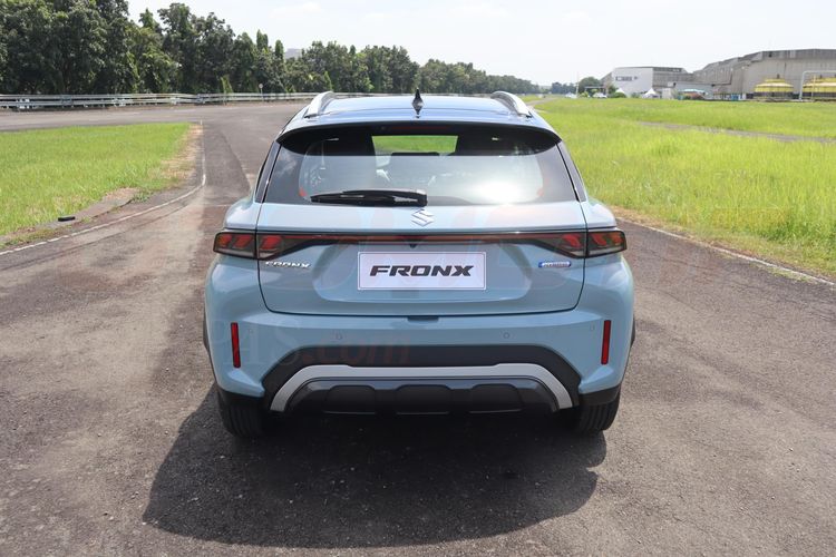 Tampak Belakang Suzuki Fronx