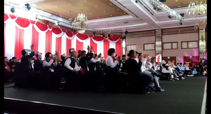 Suporter Ganjar-Mahfud Tepuk Tangan saat Muhaimin Sindir Gibran "Debat Ada Etikanya"