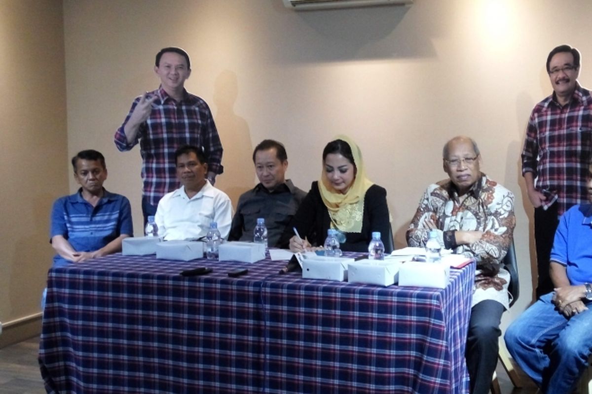 Tim pengacara terdakwa kasus dugaan penodaan agama Basuki Tjahaja Purnama atau Ahok saat menggelar konfrensi pers di kawasan Jalan Cemara, Jakarta Pusat, Rabu (15/3/2017).