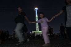 BERITA FOTO: Menyaksikan Atraksi Air Mancur Menari dan Video Mapping di Monas