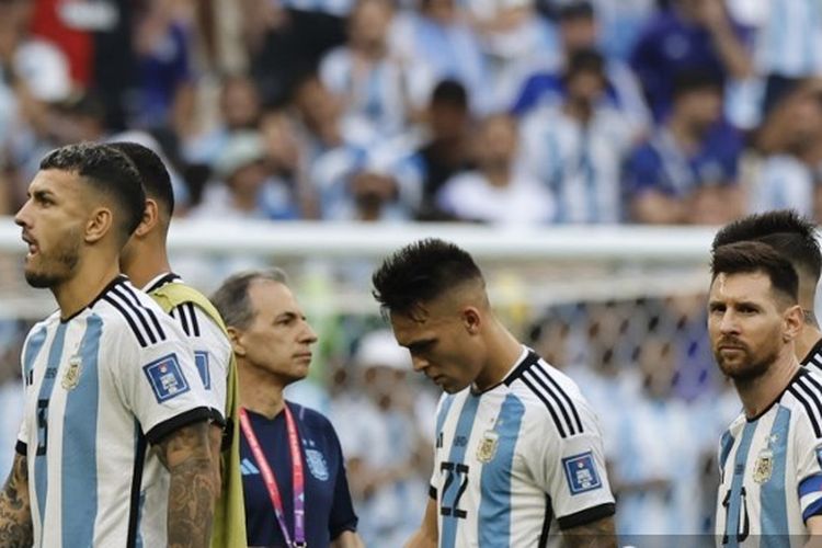Reaksi Lionel Messi setelah Argentina kalah 1-2 dari Arab Saudi pada laga matchday pertama Grup C Piala Dunia 2022 di Lusail Stadium, Qatar, Selasa (22/11/2022) petang WIB.
