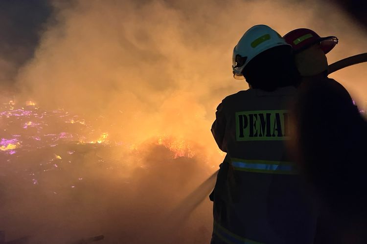 Kebakaran Rumah di Muara Angke Jakut, Damkar Kerahkan 22 Unit Pemadam