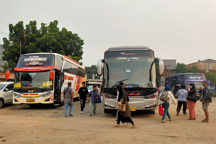 Suasana Terminal Bus AKAP Lebak Bulus