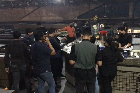 Langgar Jam Operasional dan Pengunjung Lebihi Kapasitas, Kafe di Kawasan Gatot Subroto Disegel