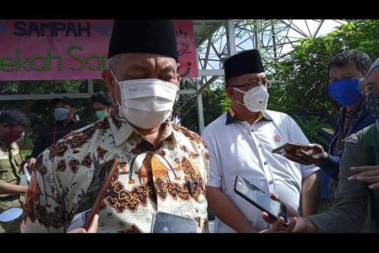 Presiden PKS Ahmad Syaikhu saat mendampingi Calon Wakil Wali Kota Depok Imam Budi Hartono di TPS 47, Depok, Rabu (9/12/2020).