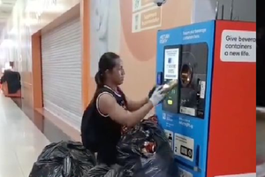 Cerita Arnel Tinggal di Singapura, Rutin Raup Rp 1,1 Juta dari Tukar Botol Bekas di Mesin