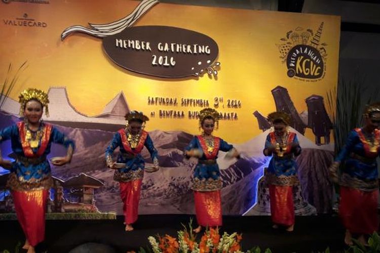 Sebutkan 5 tarian tradisional di indonesia beserta daerah asalnya