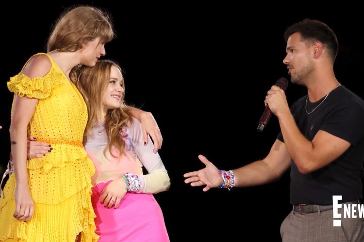 Penyanyi Taylor Swift mengajak mantan pacarnya, aktor Taylor Lautner ke atas panggung saat konser The Eras Tour.
