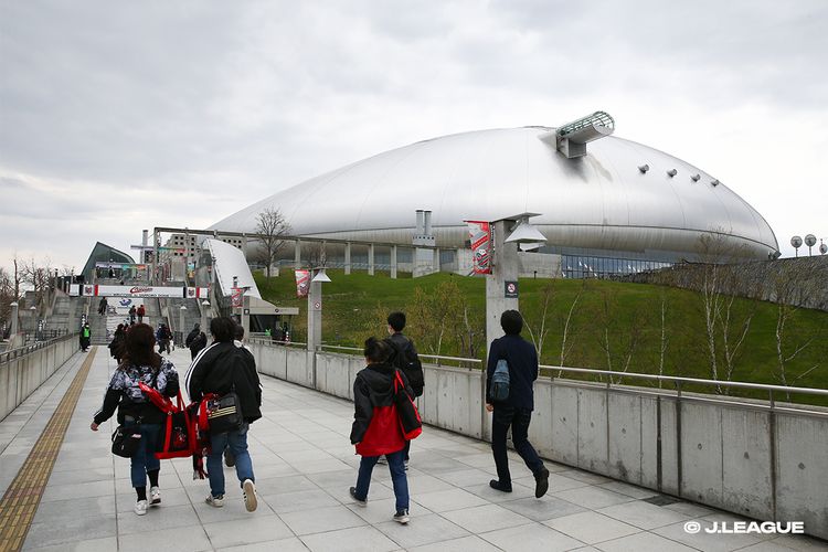 Stadion yang digunakan pada kompetisi sepak bola Liga Jepang, J1 League.