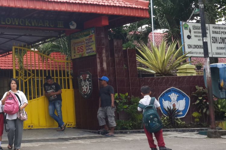 Suasana di SDN Lowokwaru 3 Kota Malang, Selasa (2/5/2017). Seorang siswa di sekolah tersebut mengaku disetrum oleh kepala sekolahnya.