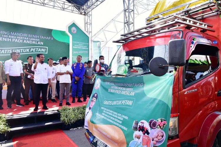 Gubernur Sulawesi Selatan Andi Sudirman Sulaiman merilis program Mandiri Benih Tahap II, yaitu program benih gratis untuk petani yang dianggarkan untuk 100.000 hektar sawah.