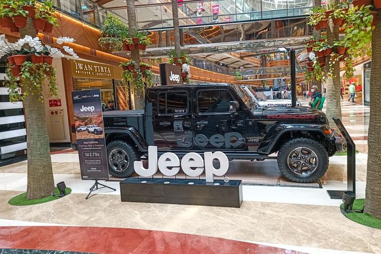 Jeep Gladiator di Pondok Indah