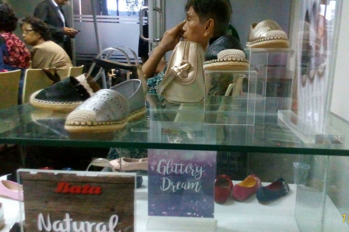 Produk sepatu Bata untuk konsumen perempuan. Produk untuk perempuan di Bata masuk dalam kategori fashion. 