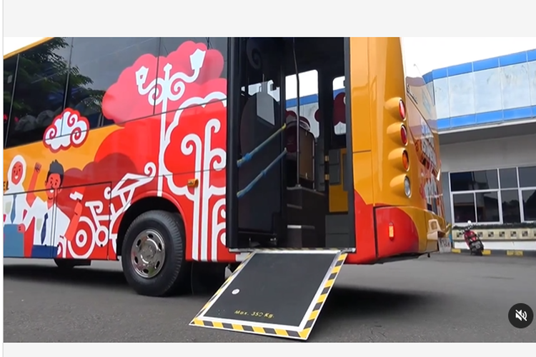 Bus ramah difabel buatan New Armada