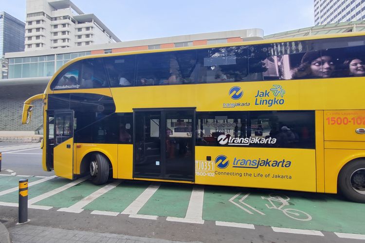 Ilustrasi bus wisata Transjakarta