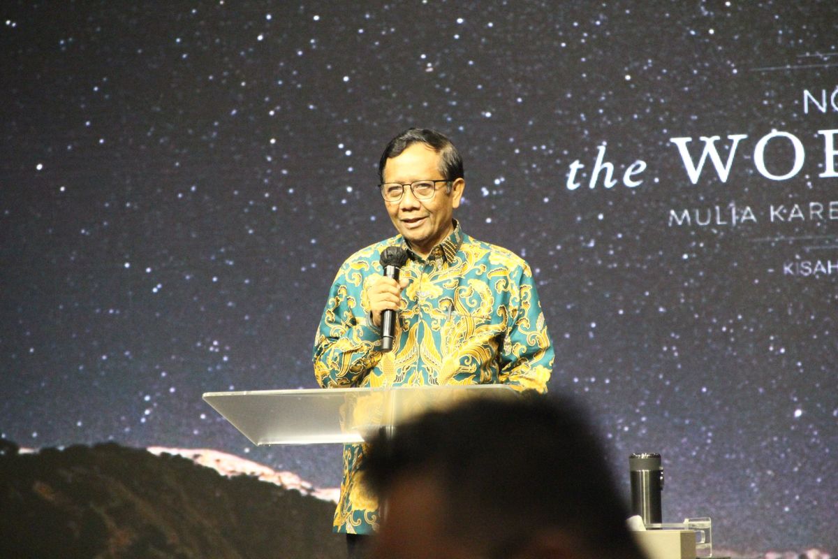  Cawapres nomor urut 3 Mahfud MD saat memberikan sambutan di acara GBI di Jalan Jamin Ginting Kota Medan, Minggu (14/1/2024). 