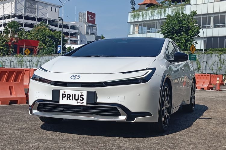 Test drive Toyota Prius PHEV