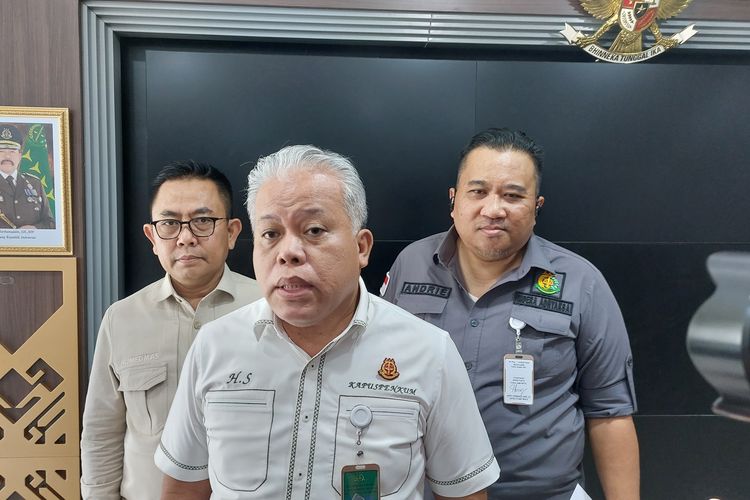 Kasus Korupsi Impor Gula, Kejagung Limpahkan Dirut PT SMIP ke Kejari Pekanbaru