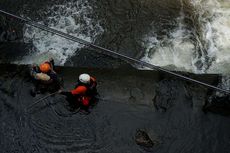 [POPULER NUSANTARA] Pembina Pramuka Susur Sungai Diperingatkan Warga | Cemburu, Nenek 62 Tahun Tusuk Suami