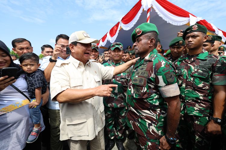 Menteri Pertahanan Prabowo Subianto bertemu kembali dengan mantan anak buahnya di Papua, Jumat (10/11/2023). 