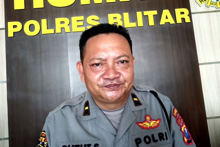 Kepala Seksi Humas Polres Blitar Ipda Putut Siswahyudi saat memberikan keterangan pers, Kamis (7/8/2025).