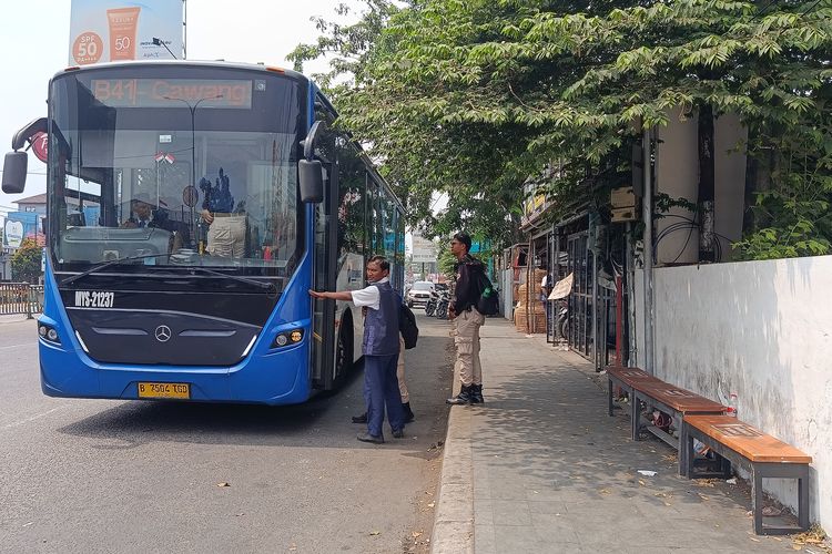 Direncanakan Sejak Februari, Kenapa Halte Transjakarta Komsen Jatiasih Belum Dibangun?