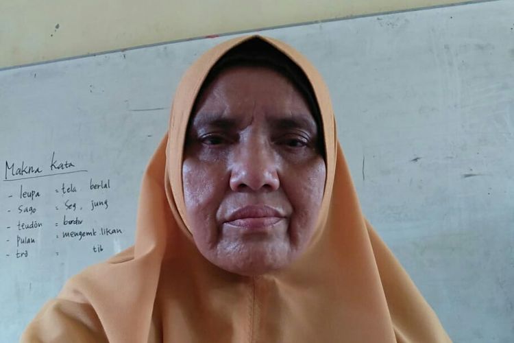 Rosnawati, asal Desa Cot Seutuy, Kecamatan Kuta Makmur, Kabupaten Aceh Utara, lega setelah anaknya yang juga mahasiswa Aceh di Wuhan, dipulangkan oleh pemerintah ke Indonesia. 
