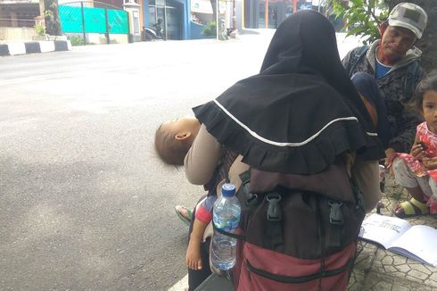 Satu Keluarga Nekat Jalan Kaki Mudik dari Gombong ke Bandung, Mengaku Tak Punya Ongkos
