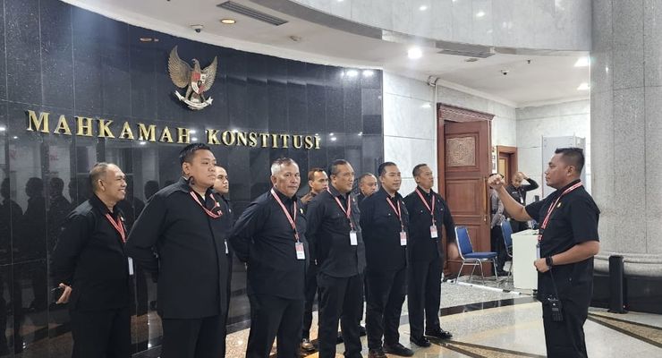 Mengantuk dan Main HP Saat Sidang Sengketa Pilkada? Siap-siap Ditegur Polisi