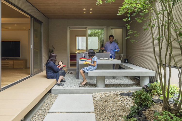 Desain courtyard taman kering ala Jepang karya Sqool Architect & Associates 