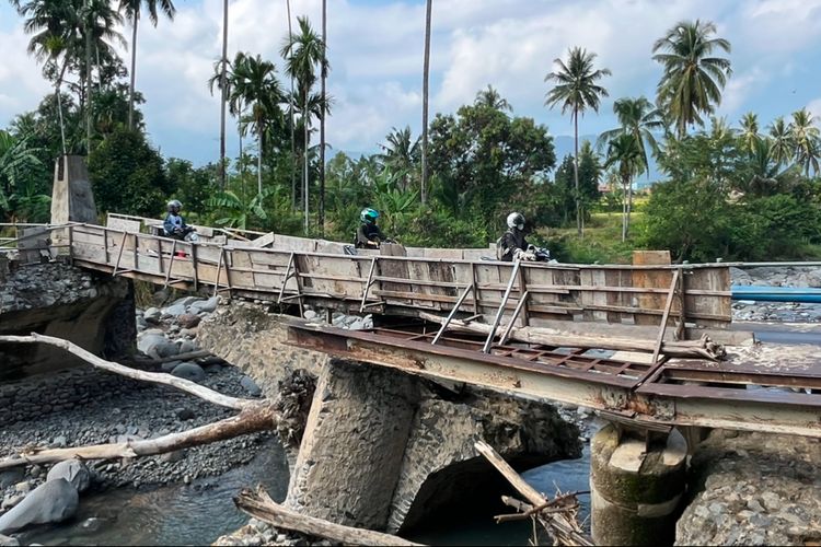 9 Bulan Bertaruh Nyawa Lewati Jembatan Kayu, Warga Limau Manih Padang Akhirnya Dapat Kepastian
